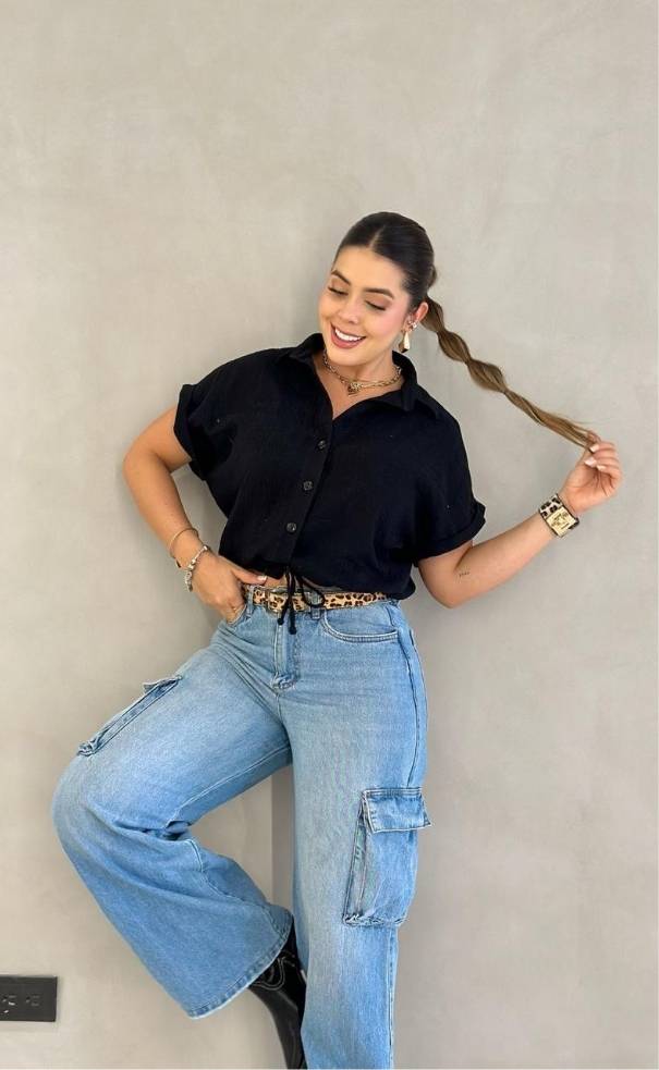 Blusa Suelta con Botones y Amarre