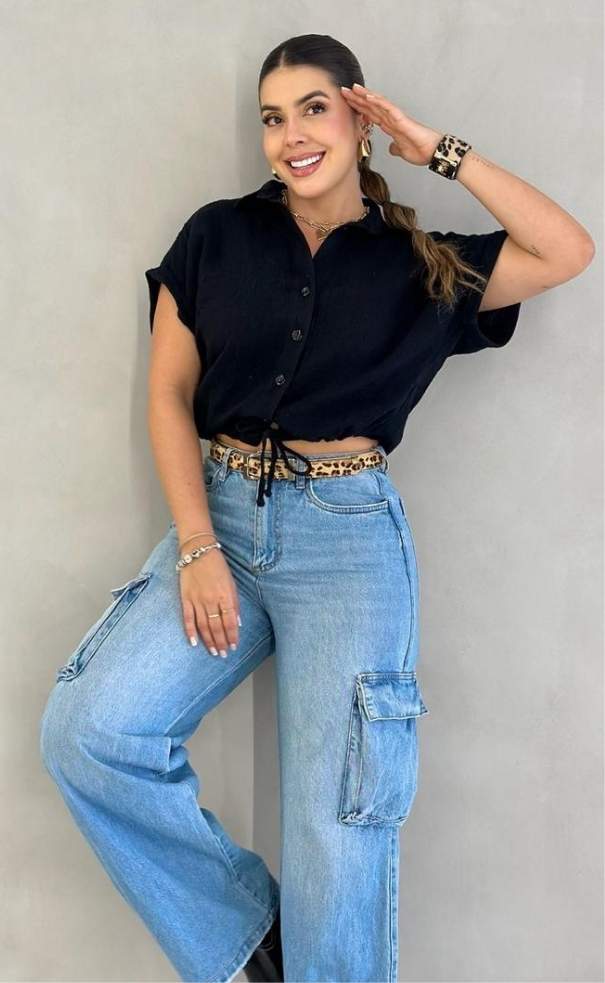 Blusa Suelta con Botones y Amarre