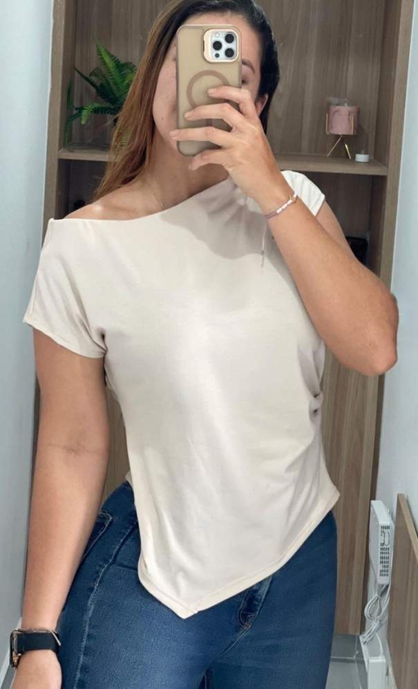 Blusa Cuello Bandeja con Punta – Talla Única | Disponible en varios colores