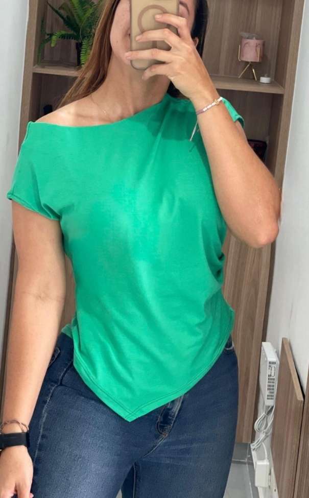 Blusa Cuello Bandeja con Punta – Talla Única | Disponible en varios colores