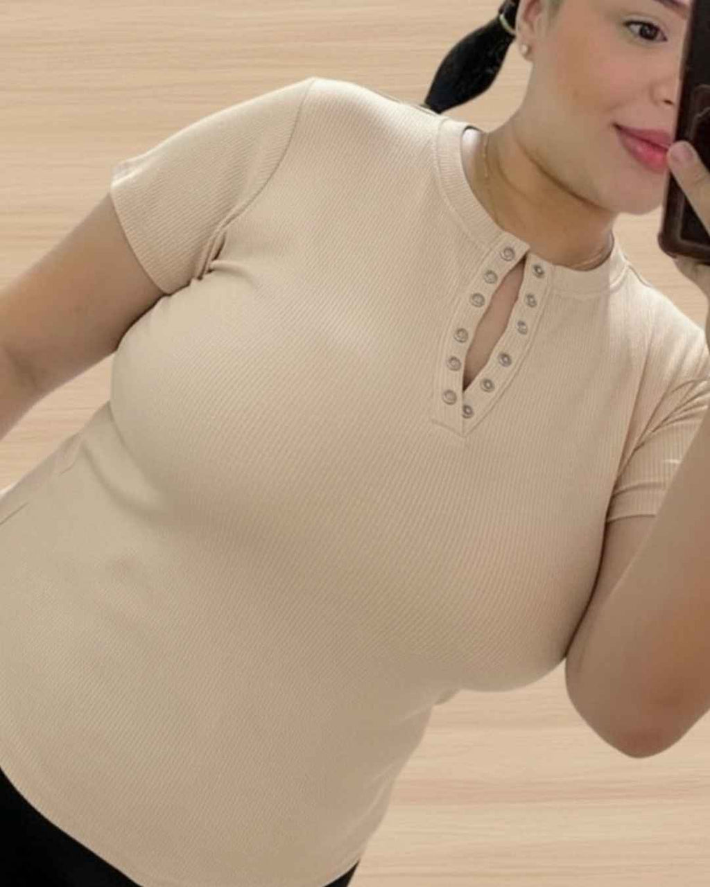 Blusa Rib Cuello Redondo Manga Corta Botones Plus